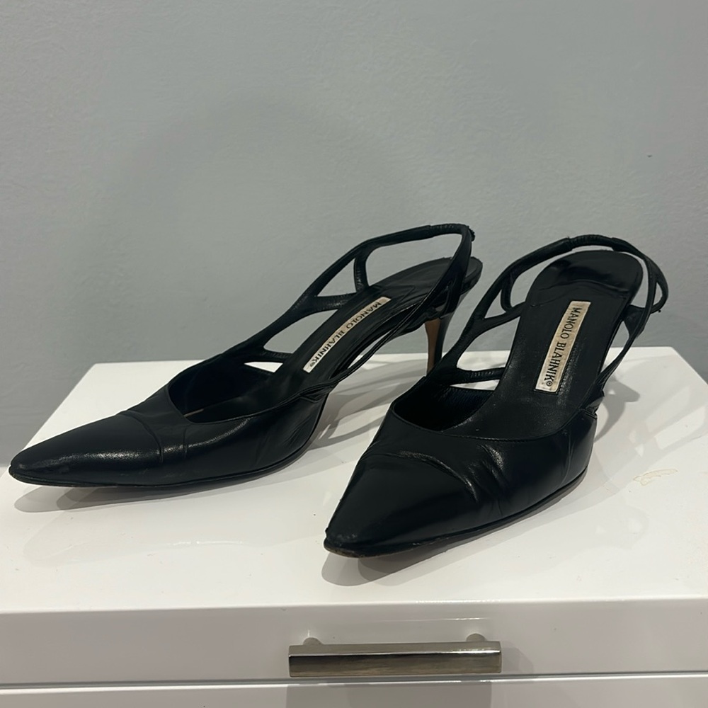 Manolo blahnik black pumps